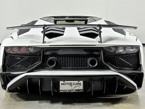 Used 2017 Lamborghini Aventador LP 750-4 Superveloce AWD/4WD image 8