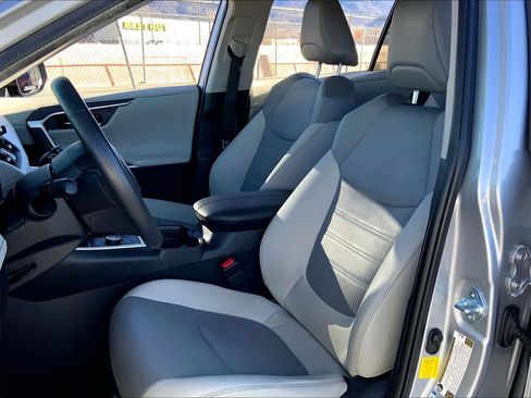 Used 2021 Toyota RAV4 Limited image 8