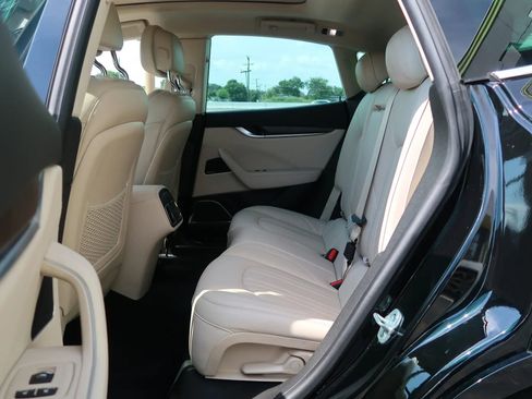 Used 2017 Maserati Levante w/ Luxury Package image 17