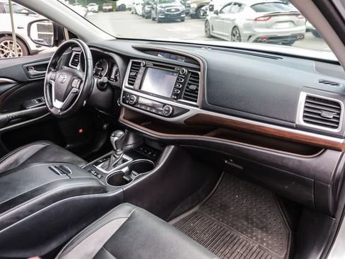 Used 2015 Toyota Highlander Limited Platinum AWD/4WD image 31
