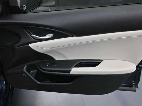 Used 2019 Honda Insight Touring image 11