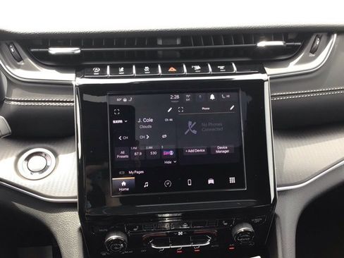 New 2025 Jeep Grand Cherokee Altitude image 13