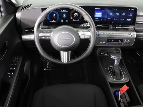Certified 2025 Hyundai Kona SEL FWD image 8