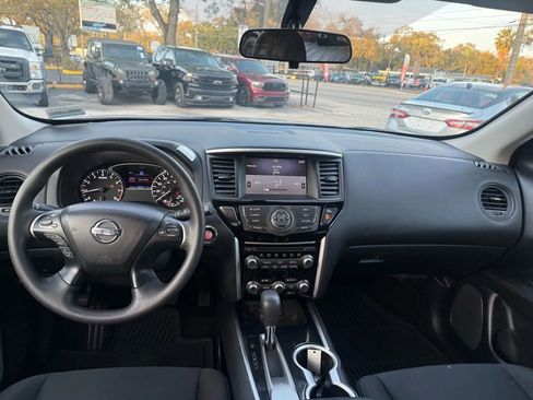Used 2020 Nissan Pathfinder S image 11