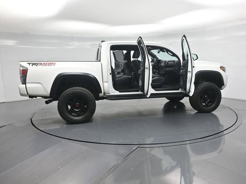 Used 2022 Toyota Tacoma TRD Off-Road w/ Technology Package AWD/4WD image 4