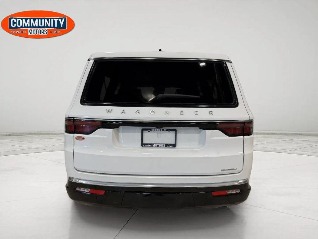 Used 2024 Jeep Wagoneer L Series II w/ Flexible Seating Group AWD/4WD image 6
