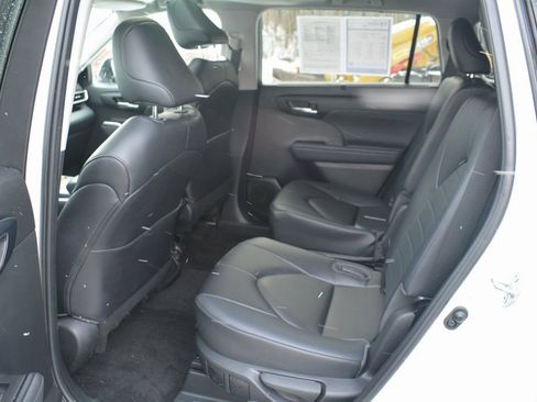 Used 2023 Toyota Highlander XLE image 22