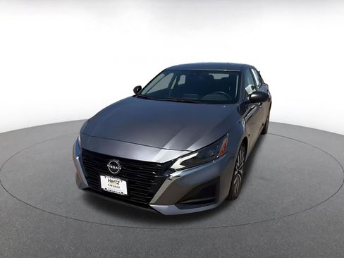 Used 2024 Nissan Altima 2.5 SV FWD image 7