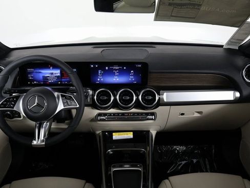 New 2026 Mercedes-Benz GLB 250 image 4