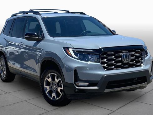 Used 2023 Honda Passport TrailSport image 3