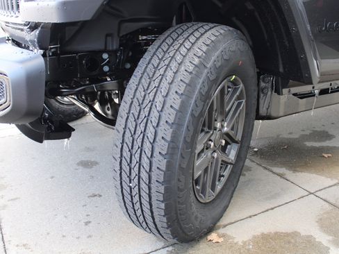 New 2026 Jeep Gladiator Sport image 38