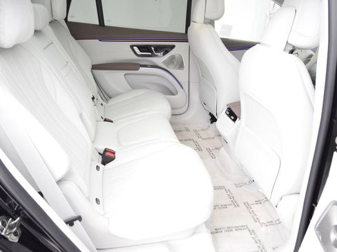 Used 2023 Mercedes-Benz EQS 580 4MATIC SUV image 18
