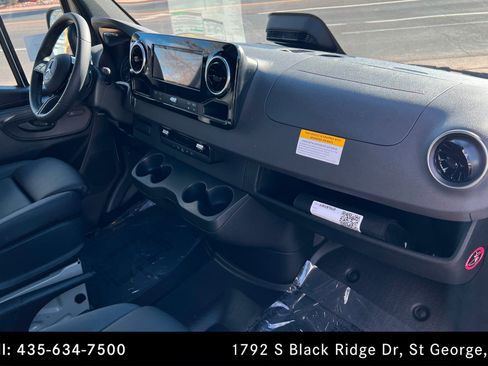 Used 2025 Mercedes-Benz Sprinter 2500 image 22