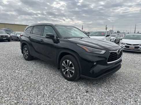 Used 2022 Toyota Highlander XLE image 7