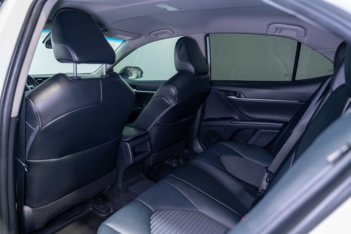Used 2020 Toyota Camry SE FWD image 11