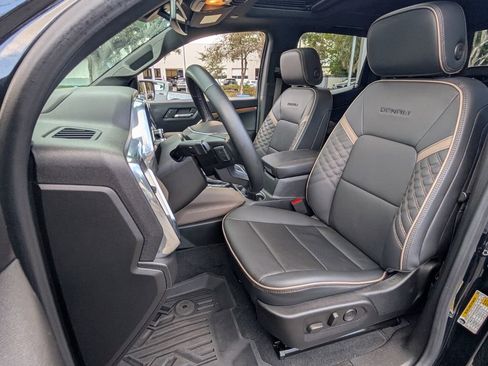 Used 2023 GMC Canyon Denali AWD/4WD image 10