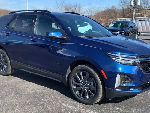 Certified 2022 Chevrolet Equinox RS image 2