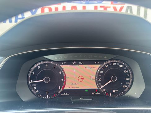 Used 2018 Volkswagen Tiguan SEL Premium image 35