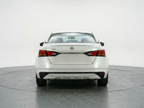 Used 2025 Nissan Altima 2.5 SV FWD image 7