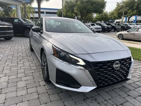 Used 2024 Nissan Altima 2.5 SV FWD image 17