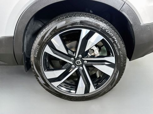 Used 2025 Volvo XC40 B5 Plus AWD/4WD image 30