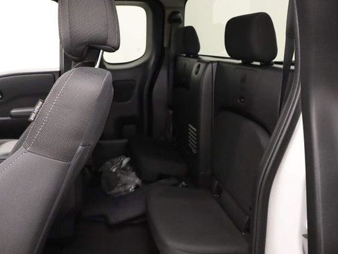 Used 2024 Nissan Frontier SV image 28