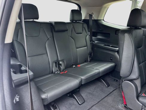 Used 2025 Kia Telluride EX w/ EX Captain's Chair Package FWD image 29