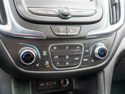 Used 2023 Chevrolet Equinox LT image 28