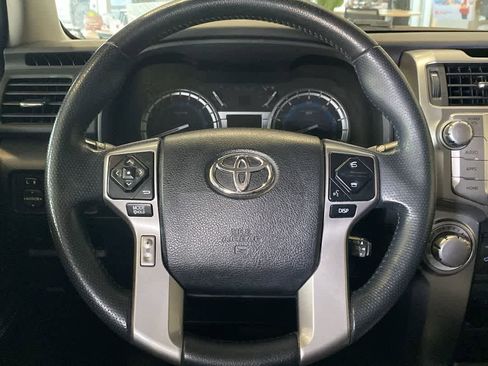 Used 2017 Toyota 4Runner SR5 AWD/4WD image 17