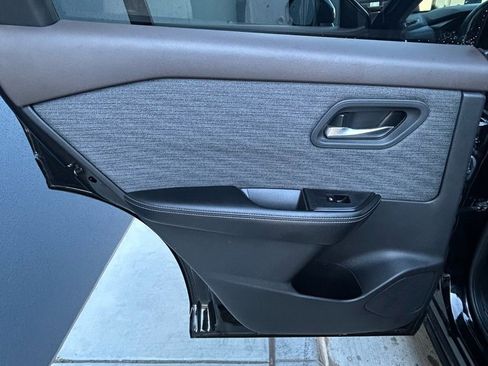 Used 2021 Nissan Rogue SV image 11