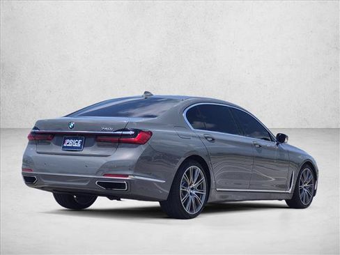 Used 2022 BMW 740i RWD image 5