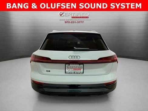 Used 2024 Audi Q8 e-tron Premium Plus w/ Premium Plus Package image 5