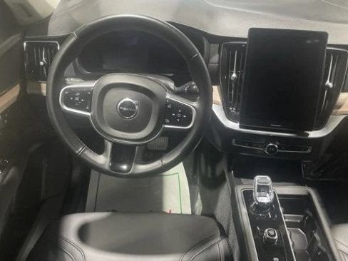 Used 2025 Volvo XC90 B5 Plus AWD/4WD image 17