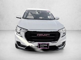 Used 2024 GMC Terrain SLE video 2