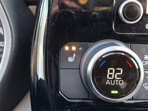 Used 2022 Toyota Highlander XLE image 27