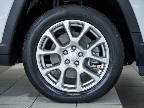 Certified 2023 Jeep Compass Latitude AWD/4WD image 15