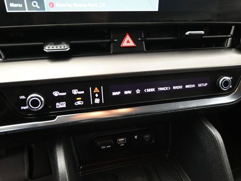 Used 2024 Kia Sportage EX image 16