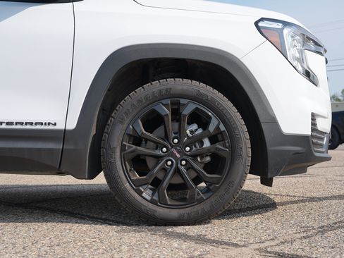 Used 2022 GMC Terrain SLE w/ Driver Convenience Package AWD/4WD image 13