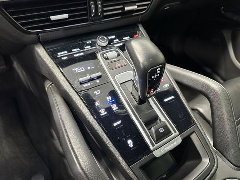 Used 2022 Porsche Cayenne Platinum Edition image 30
