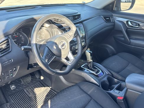 Used 2018 Nissan Rogue SV w/ Premium Package image 5