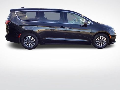 Used 2023 Chrysler Pacifica Touring-L FWD image 10