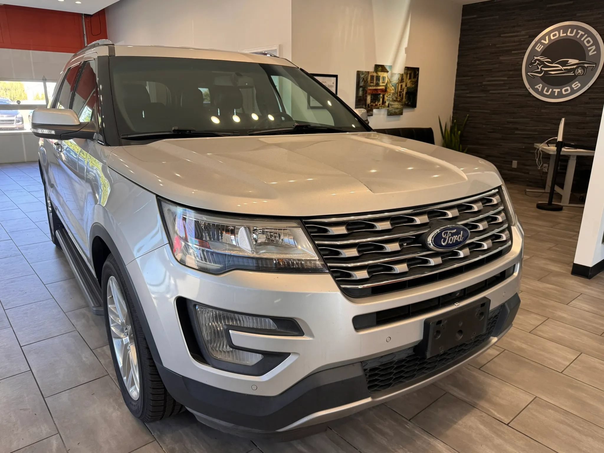 Used 2017 Ford Explorer Limited FWD image 1