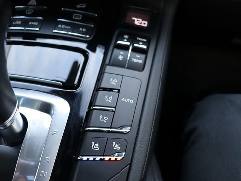 Used 2018 Porsche Cayenne Platinum Edition image 31