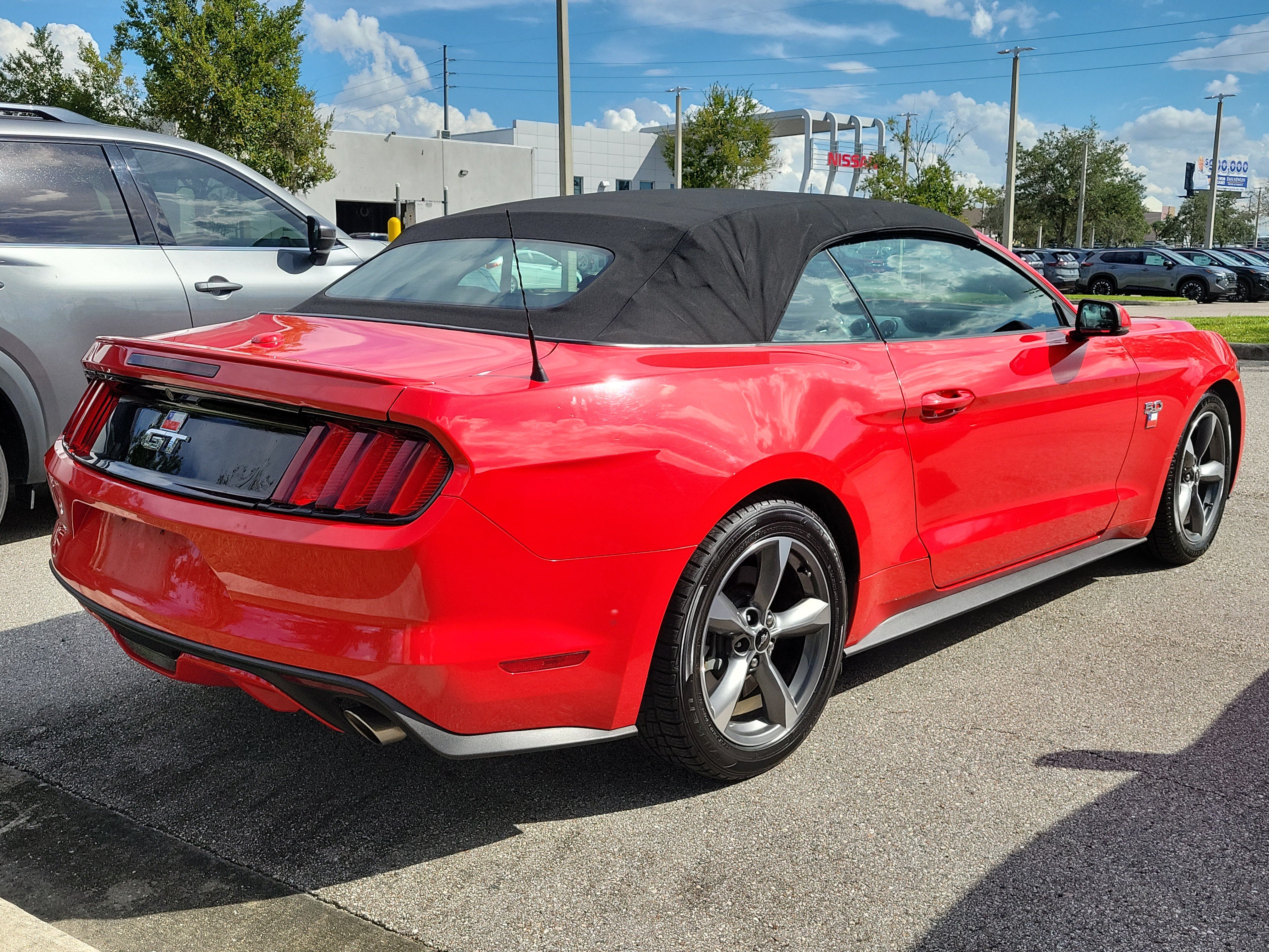 Used 2017 Ford Mustang GT Premium RWD image 3