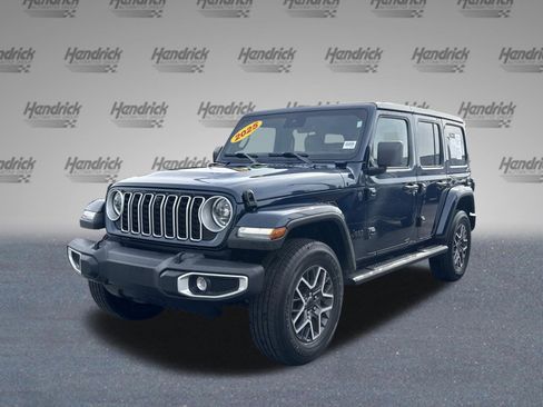 Used 2025 Jeep Wrangler Unlimited Sahara w/ Dual Top Group AWD/4WD image 4