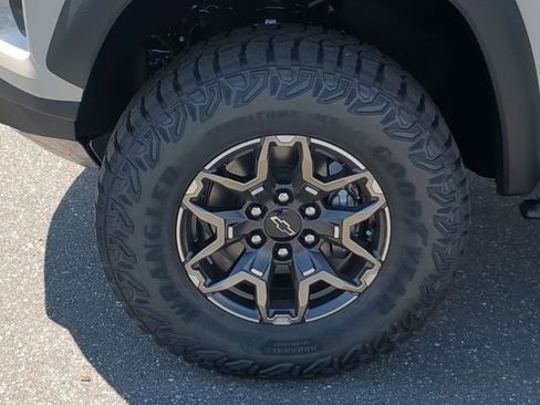 New 2026 Chevrolet Colorado ZR2 w/ Technology Package AWD/4WD image 16