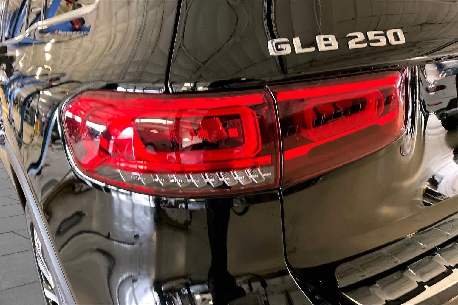 Used 2023 Mercedes-Benz GLB 250 image 25