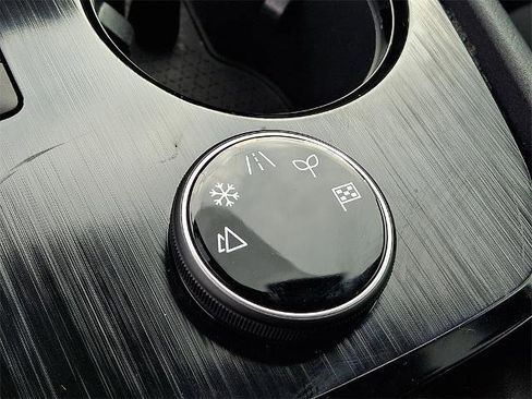 Certified 2025 Nissan Rogue S image 25