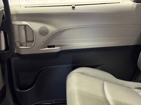 Used 2021 Toyota Sienna XLE w/ XLE Plus Package image 24