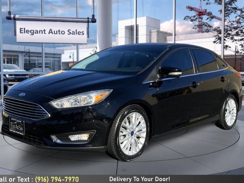 Used 2016 Ford Focus Titanium FWD image 9